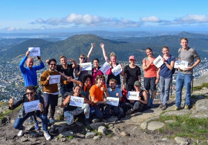 An international group hike organized volunteers as a part of the HI Bergen social activities!