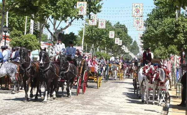 Ambiente de feria de Abril en Sevilla Ambiente de feria de Abril en Sevilla