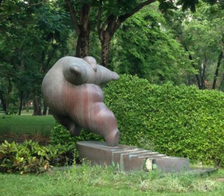 Statue at Lumphini Park, Bangkok