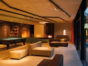 Interlaken Youth Hostel lounge