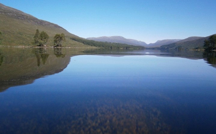 Lake-Loch-Ossian-hostel-Scotland