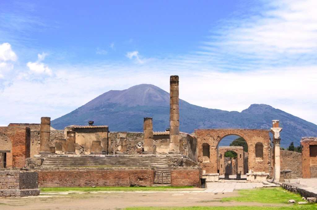 img33494-Pompeii-and-mount-Vesuvius