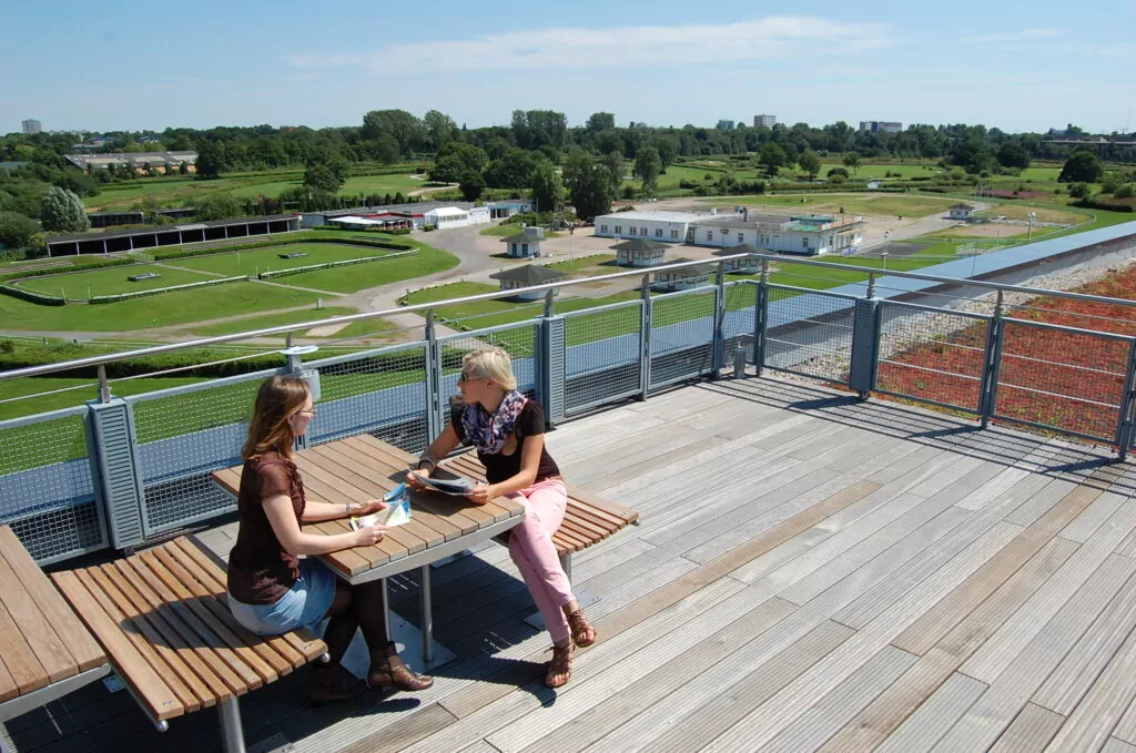 img31257-Two-females-sitting-outside-on-the-terrace,-Hamburg-Horner-Rennbahn