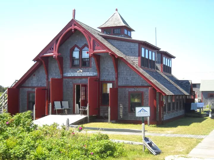 HI Nantucket_exterior