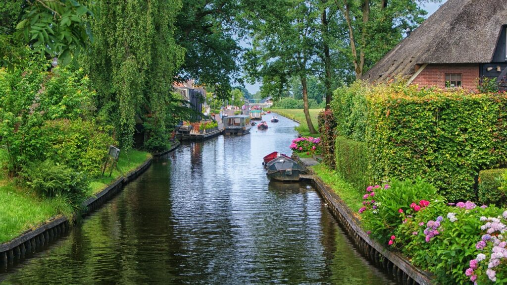 The canals of the car-free town of Giethoorn.