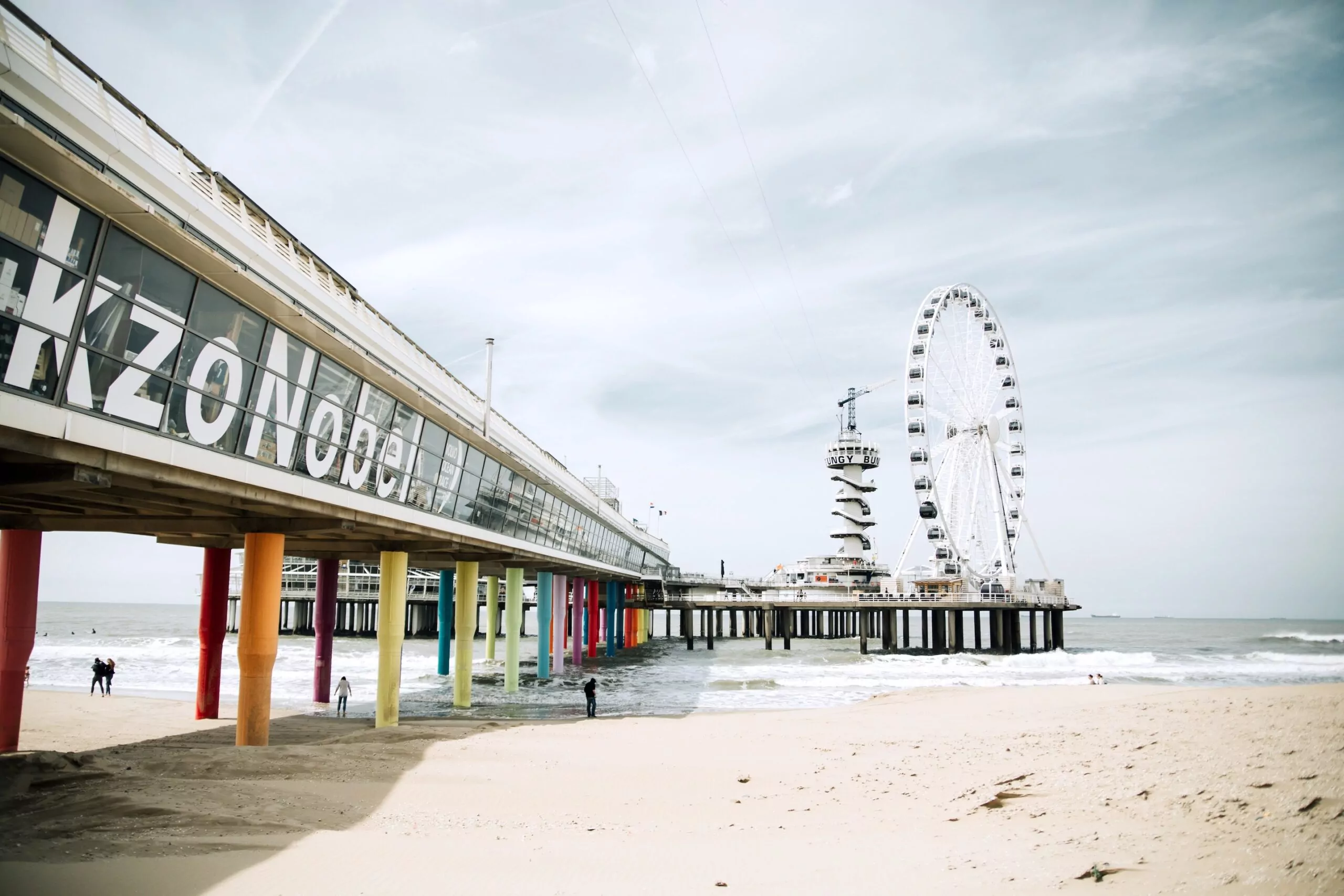 Ferris wheel and bungee jumping at Scheveningen