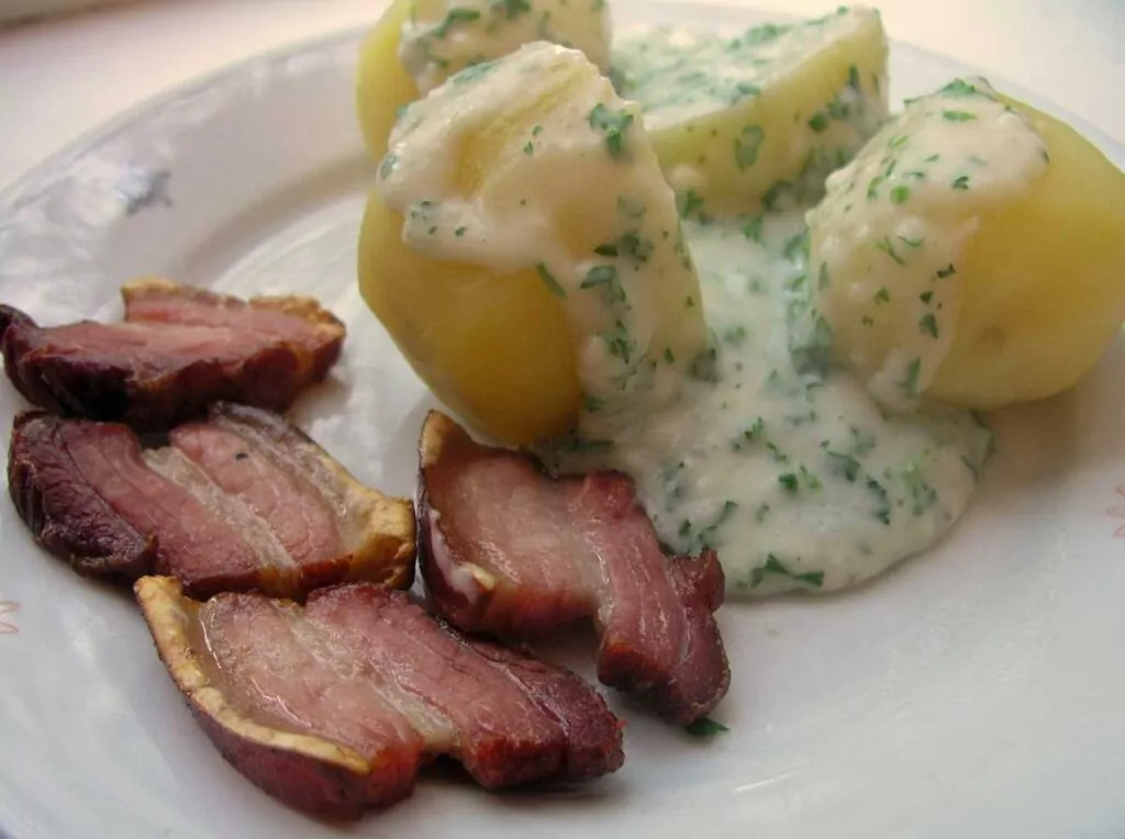 Fried pork with parsley sauce and potatoes